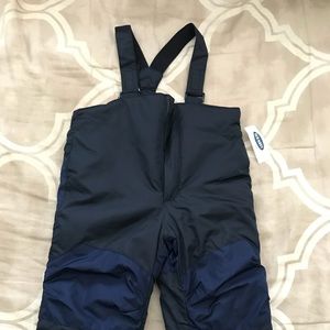 NWT!! Toddler snow bib!